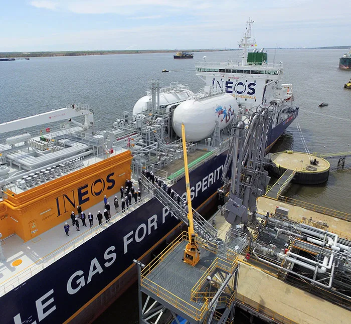 Energy-Transfer-loading-platform-at-dock-2a
